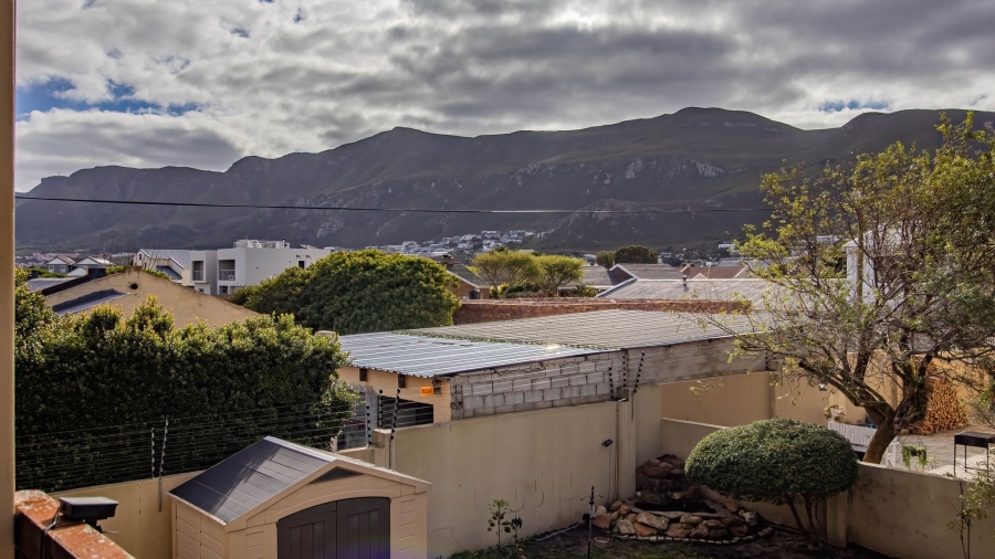 4 Bedroom Property for Sale in Sandbaai Western Cape